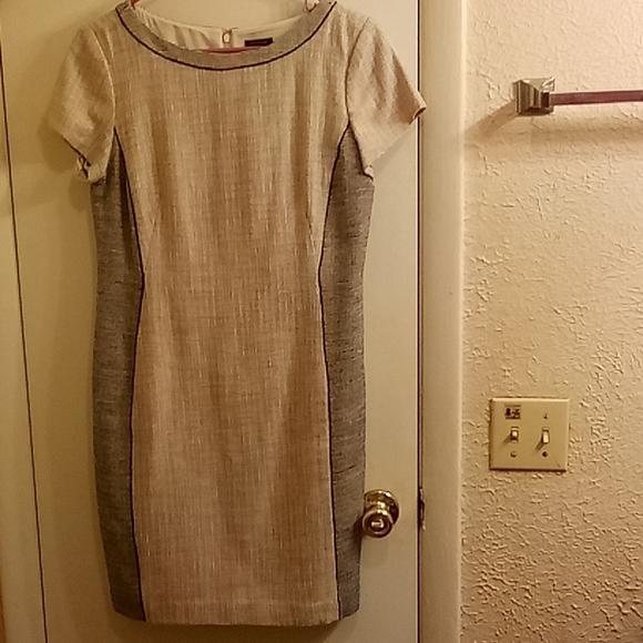 Ann Taylor Dresses & Skirts - Ann Taylor pink and navy dress Size 6.